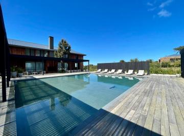 Casa · 1000m² · 6 Ambientes · 3 Cocheras · Casa en Alquiler Pinar del Faro Tm