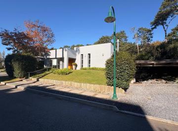 Casa · 279m² · 4 Ambientes · 2 Cocheras · Casa en Venta en La Arbolada