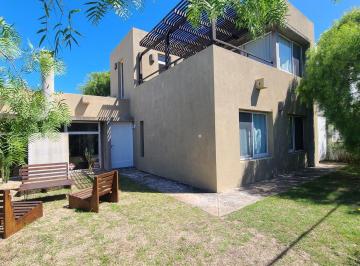 Casa · 135m² · 5 Ambientes · 1 Cochera · Venta y Alquiler: Casa a 3 Cuadras de Playa Bikini, Manantiales - Tm