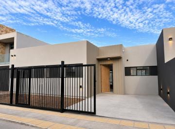 Casa · 135m² · 4 Ambientes · 1 Cochera · Venta Casa 3 Dorm. en Rincon de Emilio, Oceano Pacifico