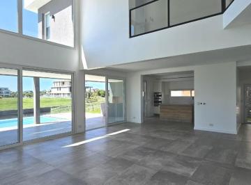 Casa · 510m² · 7 Ambientes · 2 Cocheras · Venta Casa El Yacht Nordelta: 5 Dorm. - Playroom - Amarra Propia