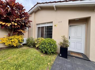 Casa · 136m² · 4 Ambientes · 1 Cochera · Venta Casa de 4 Ambientes, Pileta, Jardin y Parrilla, Martinez