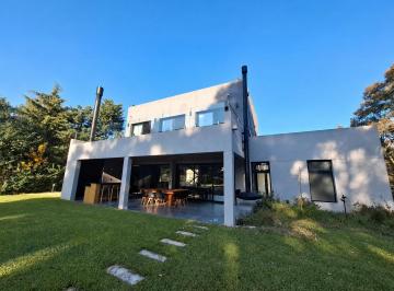 Casa · 186m² · 4 Ambientes · 6 Cocheras · Alquiler Casa Totalmente Amoblada en Haras del Sol Pilar