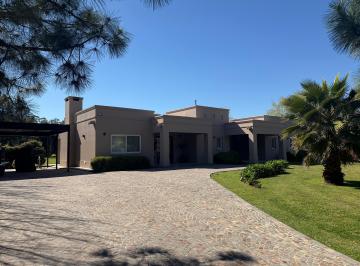 Casa Venta de 4 ambientes · Excelente Casa