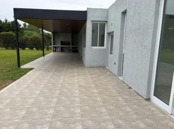 Casa · 250m² · 4 Ambientes · 2 Cocheras · Alquiler de Casa 2 Dorm. en Planta Baja Country Causana