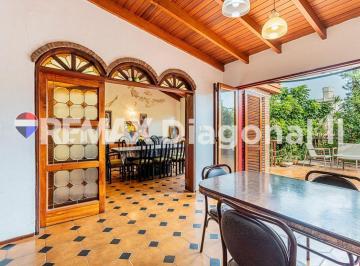 Casa · 360m² · 6 Ambientes · Casa en Venta La Plata con Local