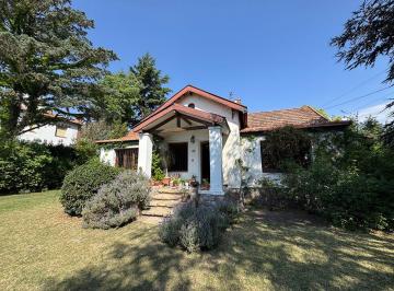 Casa de 1 ambiente, La Cumbre · Casa de Estilo en Barrio San Jeronimo con Casa de Visitas. Impecable! Hermoso Jardin. Gas Natural