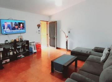 Casa · 140m² · 5 Ambientes · 1 Cochera · Venta Casa de 4 Dorm. en Bajo La Viña