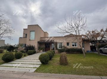 Casa · 237m² · 4 Ambientes · 1 Cochera · Casa en Venta en San Matias, Escobar, G. B. a. Zona Norte