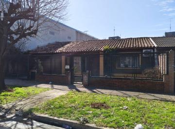 Casa de 3 ambientes, La Matanza · Gran Casa de 3 Ambientes con Jardín, Patio y Cochera
