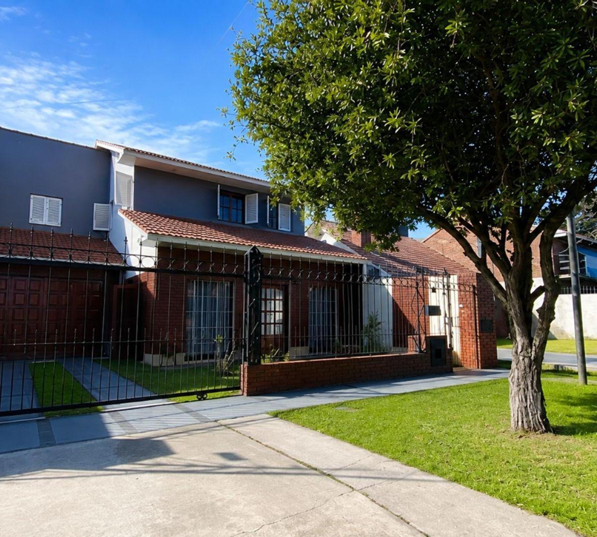 Casa en venta en Caisamar — amplitud, parque y espacios para disfrutar
