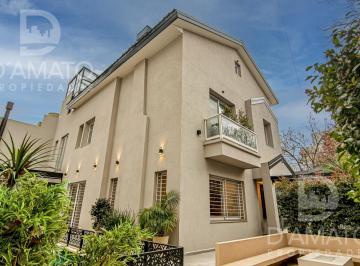 Casa · 300m² · 6 Ambientes · 2 Cocheras · Casa en Villa Devoto