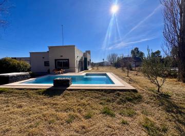 Casa de 5 ambientes Venta USD 111.000 · Casa de 3 Dorm. con Pileta y 1.100 m² de Terreno en Cuadro Benegas