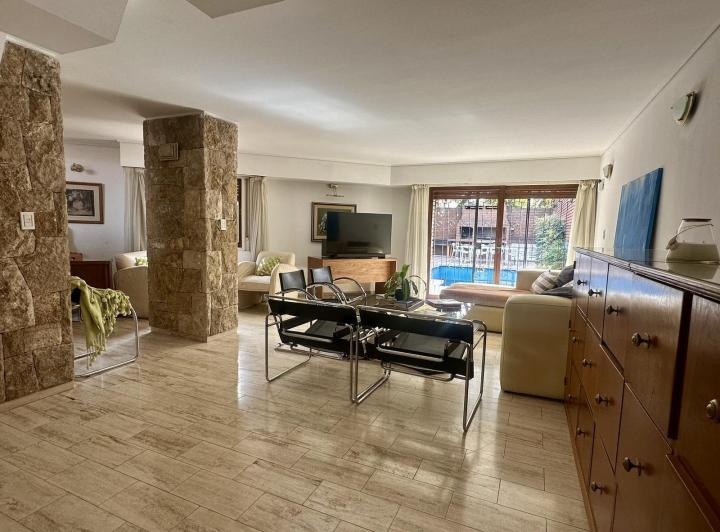 Casa · 280m² · 6 Ambientes · 2 Cocheras