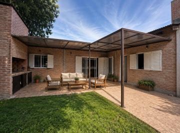 Casa · 107m² · 3 Ambientes · 1 Cochera · Descubre Tu Nuevo Hogar en Empalme Lobos Venta Casa con 2 Habitaciones