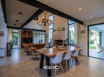 Casa · 240m² · 5 Ambientes · 1 Cochera · Casa en Venta 5 Amb en Barrio Álamos Pinamar