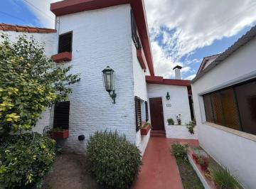 Casa · 169m² · 4 Ambientes · 1 Cochera · Casa en Venta