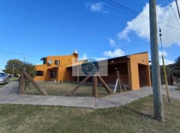 Casa · 99m² · 2 Ambientes · 1 Cochera · Venta Casa en Barrio Playa Serena en Dos Plantas con Galeria y Jardin