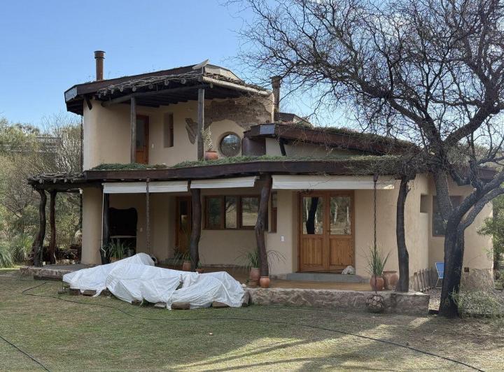 Casa · 94m² · 4 Ambientes · 2 Cocheras
