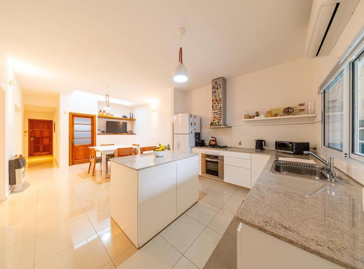 Casa · 196m² · 4 Ambientes · 1 Cochera