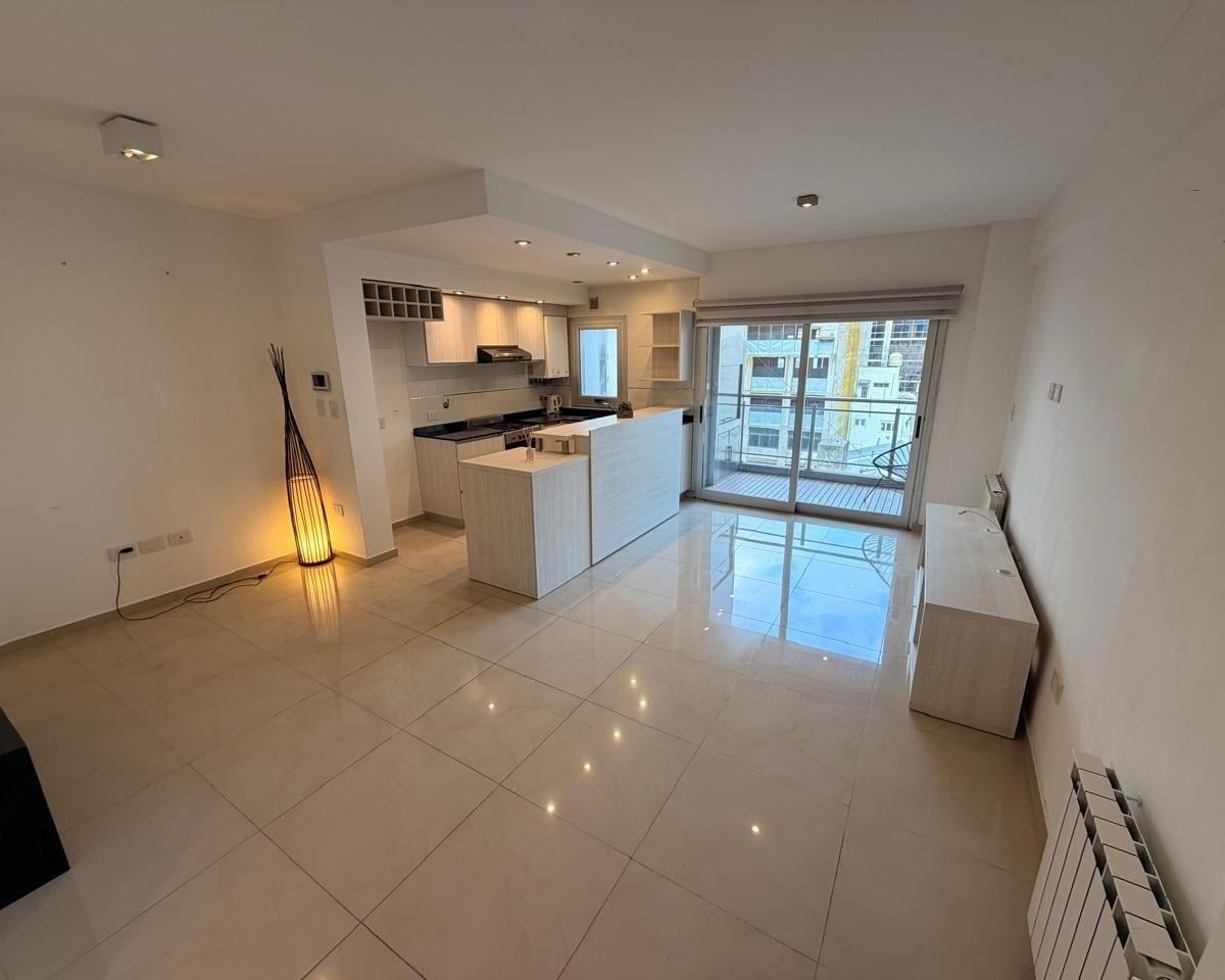 Venta departamento 2 ambientes al contrafrente abierto con balcón