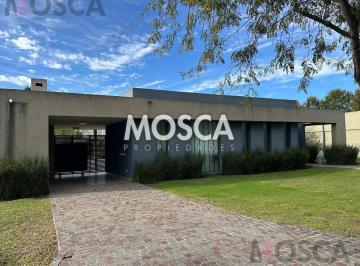 Casa · 800m² · 4 Ambientes · 6 Cocheras · Alqilo Asa en Barrio Cerrado La Cesarina