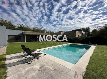 Casa · 800m² · 4 Ambientes · 6 Cocheras · Alqilo Asa en Barrio Cerrado La Cesarina