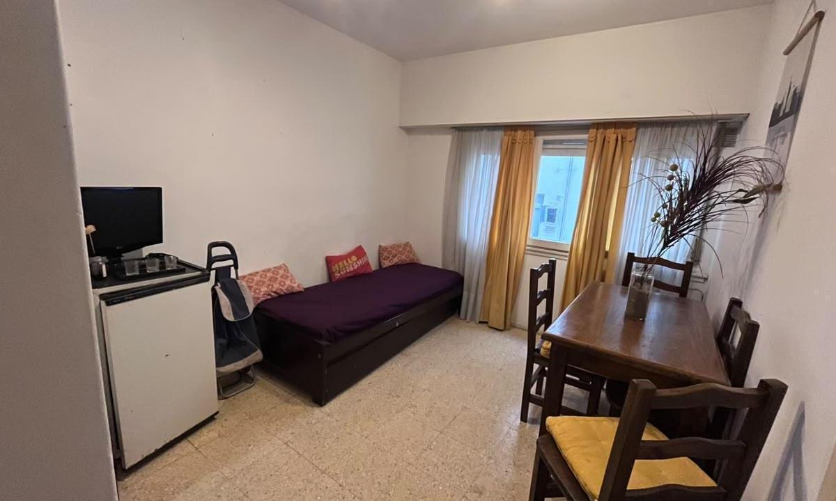 Departamento 2 ambientes al contrafrente sobre Av. Colón – A metros del mar y Plaza Colón