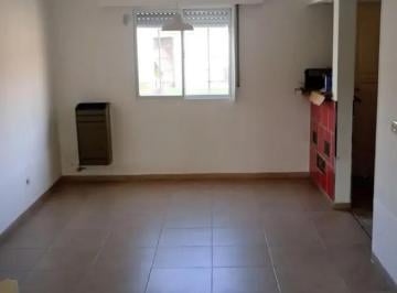 Casa · 82m² · 3 Ambientes · Casa en Alquiler - 2 Dorm. 2 Baños - 200 m - Mar del Plata