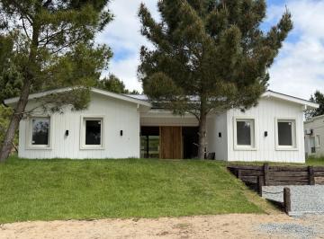 Casa · 200m² · 5 Ambientes · Casa en Venta en Costa Esmeralda a Estrenar