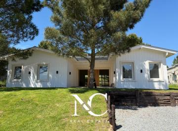 Casa · 200m² · 5 Ambientes · Casa en Venta en Costa Esmeralda a Estrenar, Financiación