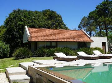 Casa · 500m² · 8 Ambientes · 5 Cocheras · Venta de Exclusiva Casa Tipo Chacra a 10 Minutos de La Barra – Punta del Este