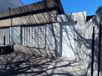 Casa · 115m² · 2 Ambientes · Casa Chalet en Alquiler en Ezpeleta Oste, Quilmes, G. B. a. Zona Sur