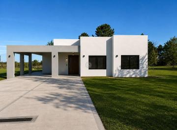 Casa · 138m² · 4 Ambientes · 2 Cocheras · Casa en Venta en Los Alcanfores, Pilar, G. B. a. Zona Norte