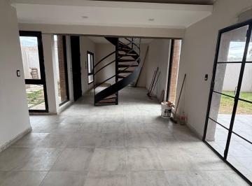 Casa · 118m² · 4 Ambientes · 1 Cochera · Vende Duplex 3 Dorm. con Cochera - Parque Capital