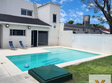 Casa · 180m² · 5 Ambientes · 2 Cocheras · Casa en Venta - 4 Dorm. 3 Baños - Cochera - 310 m² - Morón