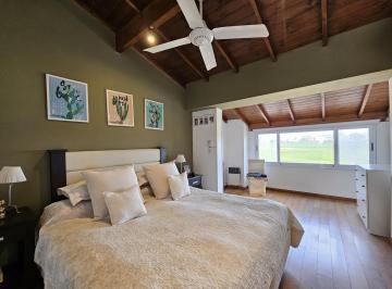 PH · 104m² · 4 Ambientes · 2 Cocheras · PH 4 Ambientes con Cochera Doble en Venta | Barrio San Carlos