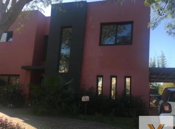 Casa · 186m² · 5 Ambientes · 2 Cocheras · Casa en Venta - 4 Dorm. 4 Baños - Benavidez