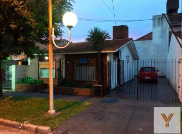 PH · 130m² · 3 Ambientes · 3 Cocheras · PH en Venta - 2 Dorm. 1 Baño - Cocheras - 200 m² - Quilmes Oeste