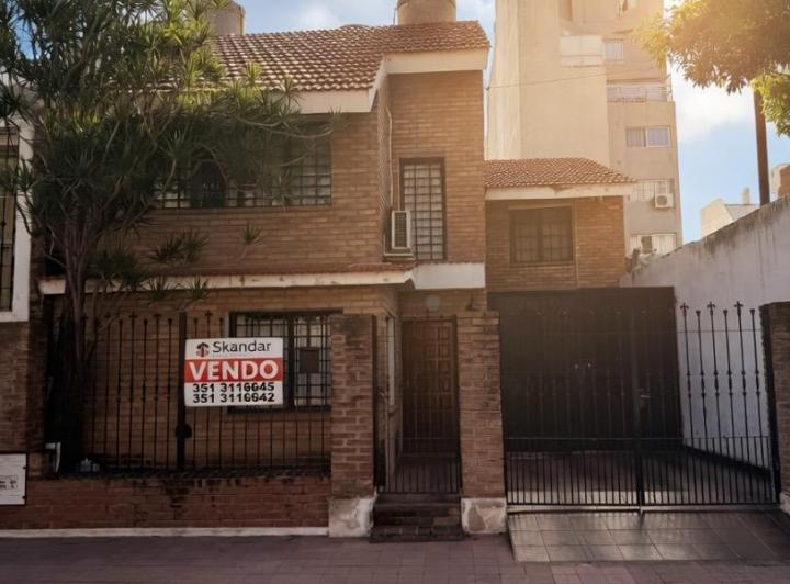 Casa · 192m² · 4 Ambientes · 3 Cocheras
