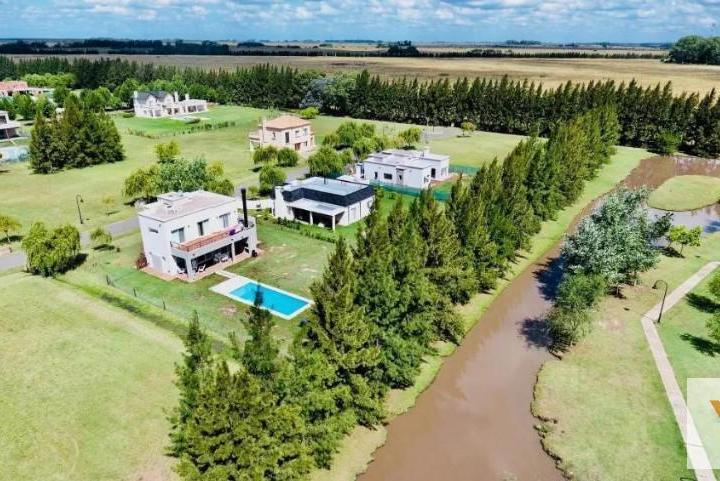 Terreno · 966m²