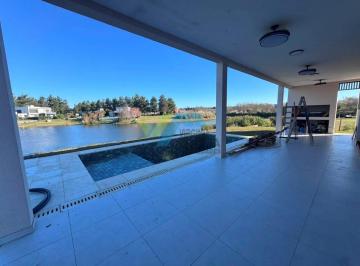 Casa · 186m² · 5 Ambientes · 1 Cochera · Alquiler Anual de Casa a La Laguna con Pileta - Cazal