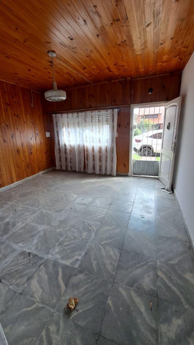 Dos Casas de 3 ambientes en venta en el barrio Pinos de Anchorena