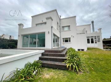 Casa · 450m² · 5 Ambientes · 2 Cocheras · Casa en Alquiler Temporario Rumenco