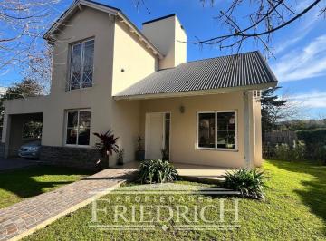 Casa · 135m² · 3 Ambientes · 3 Cocheras · Casa en Venta - Club de Campo San Patricio