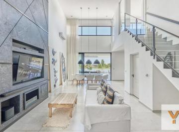 Casa · 315m² · 6 Ambientes · 2 Cocheras · Casa en Venta - 5 Dorm. 5 Baños - 820 m² - El Canton, Escobar