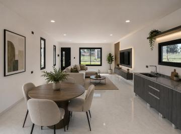 Casa de 3 ambientes, La Plata · Casa 3 Ambientes 2 Baños Vestidor Pileta en Barrio San Jose