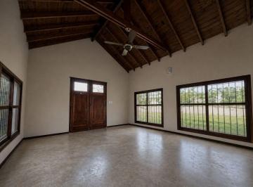 Casa · 362m² · 7 Ambientes · 3 Cocheras · Casa en Venta Villa de Mayo 7 Ambientes Pileta