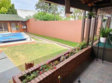 Casa · 205m² · 4 Ambientes · 2 Cocheras · Casa Venta 4 Ambientes Bernal Oeste Pileta Quincho