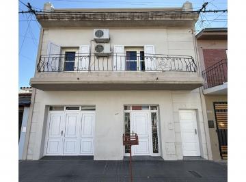 Casa · 193m² · 6 Ambientes · 1 Cochera · Se Vende Casa de 3 Dorm en El Centro de Santo Tomé
